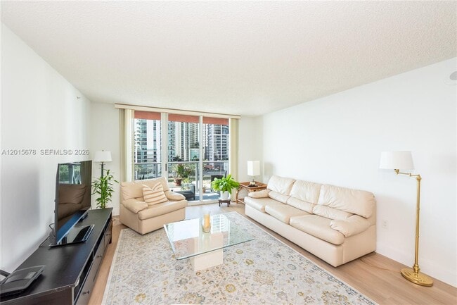 Building Photo - 1155 Brickell Bay Dr