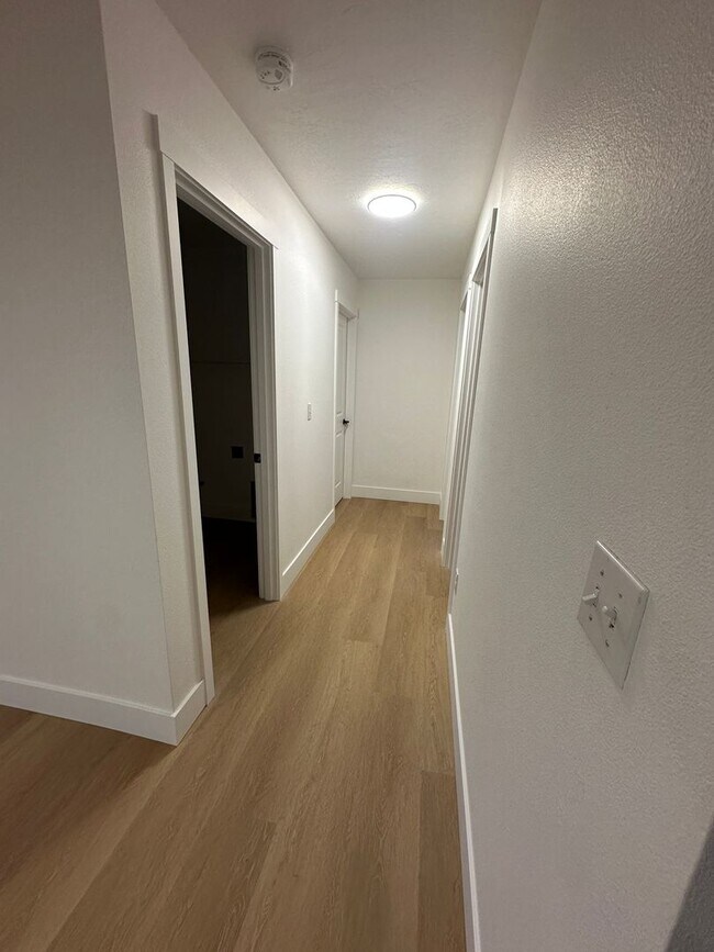 Building Photo - Available in MARCH.  Spacious Single Family - Remodeled- Home with big yard in great location