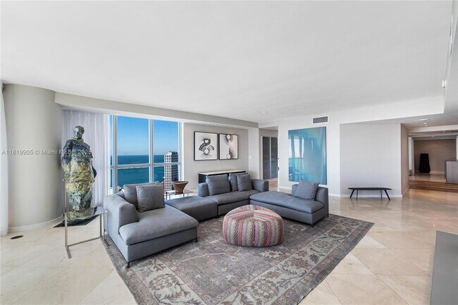 Building Photo - 1331 Brickell Bay Dr