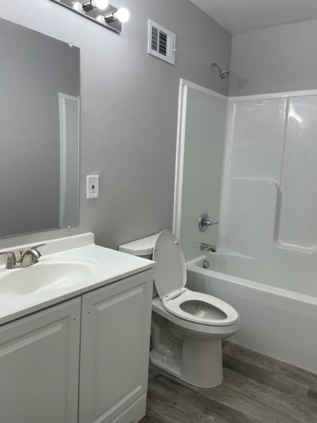 Building Photo - Spacious 4-Bedroom Home in Kentwood – Minutes from Grand Rapids