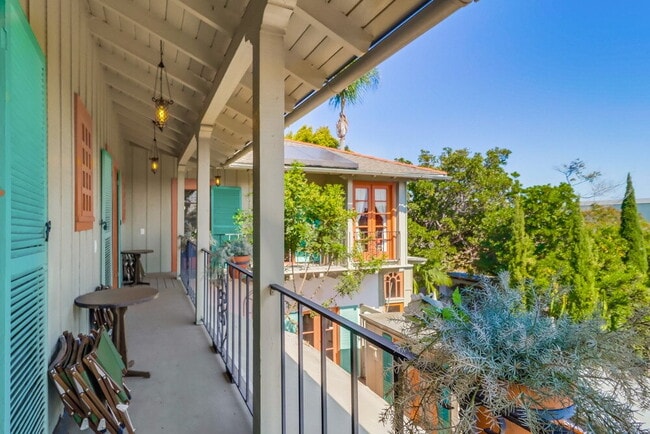 Building Photo - ROOM FOR RENT in beautiful Point Loma cust...