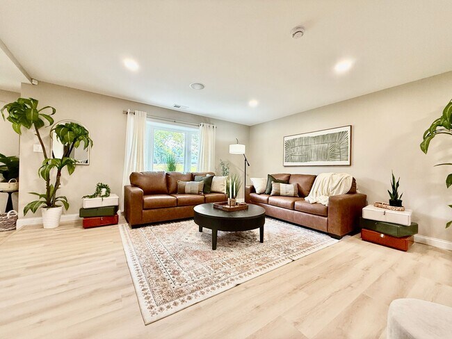 Building Photo - Brand new remodeled home in Monroe!
