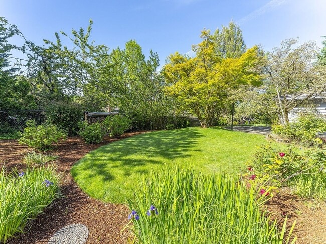 Building Photo - 4 BD remodeled Sylvan Heights home!