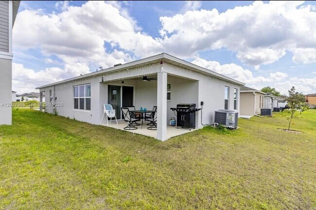 Building Photo - 1136 Papaya Cir.