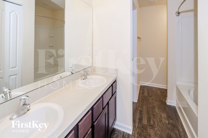 Building Photo - 5835 Calvary Dr