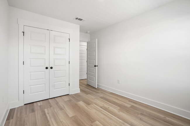 Building Photo - 105 Foxtail Wy