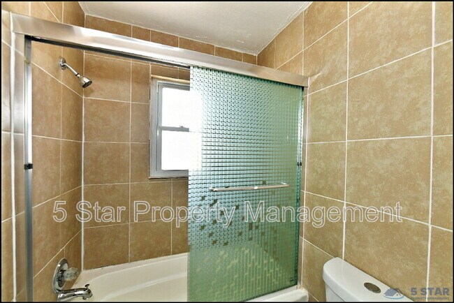 Building Photo - 1916 Lee Elder Dr