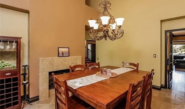 Building Photo - Spacious 5-Bedroom Home for Rent in Prime ...