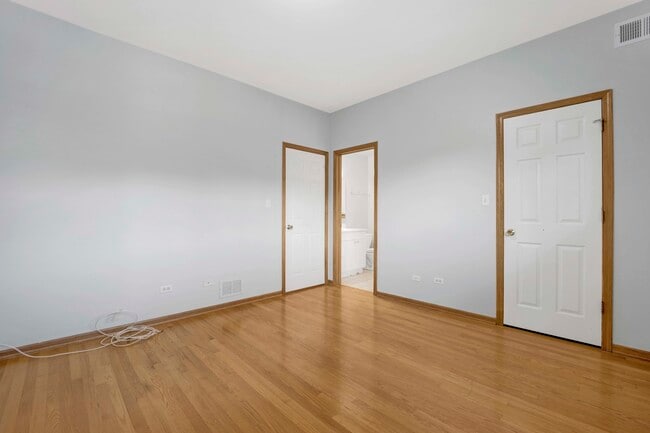 Building Photo - 1339 N Greenview Ave