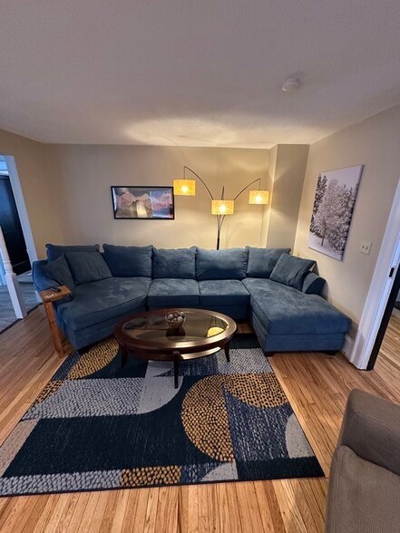 Building Photo - 201 Salt Springs Rd