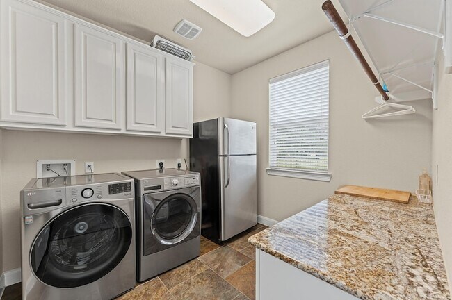 Building Photo - 10 Cayuga Pond Ct