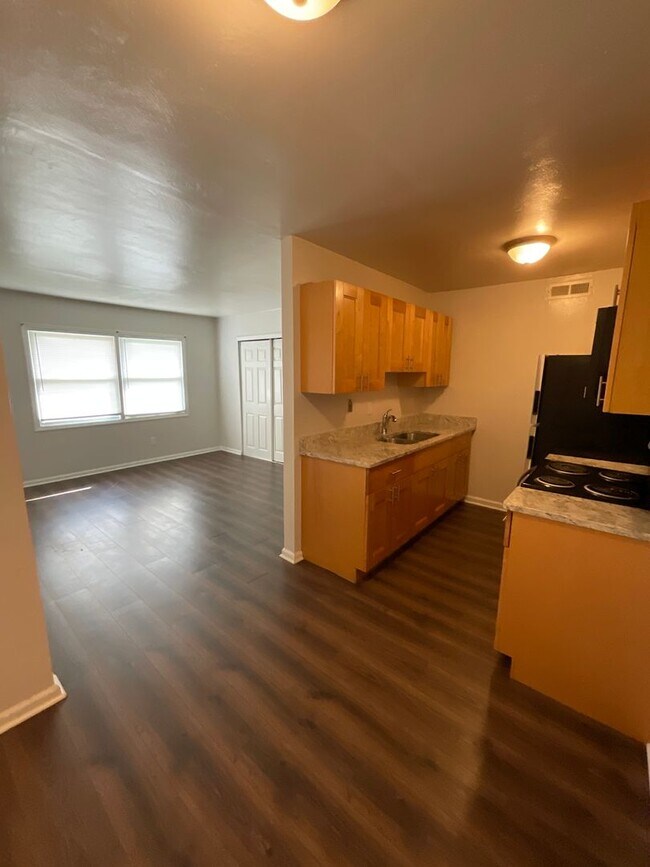 Building Photo - Two Bedroom Apartment off Rodman