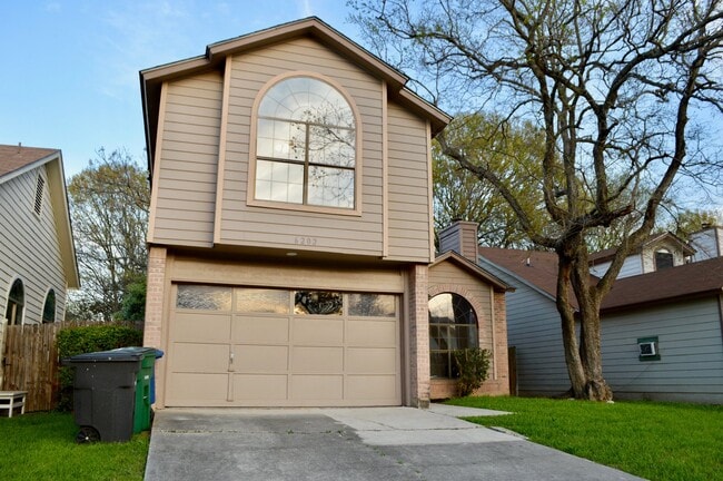 Building Photo - Beautifully updated move-in ready 3/2.5
