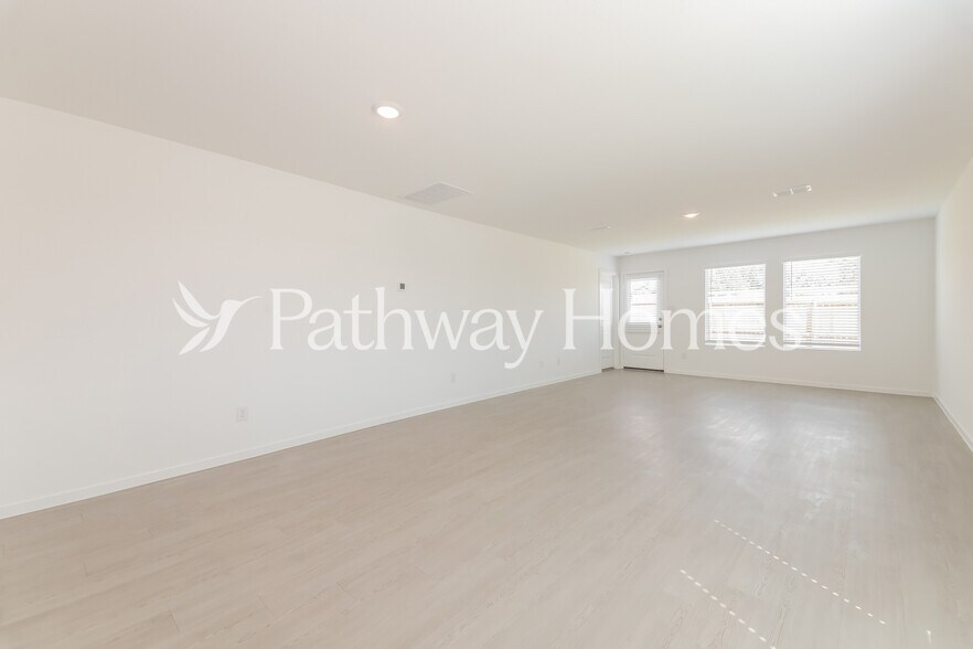 Building Photo - 3000 Burmese St