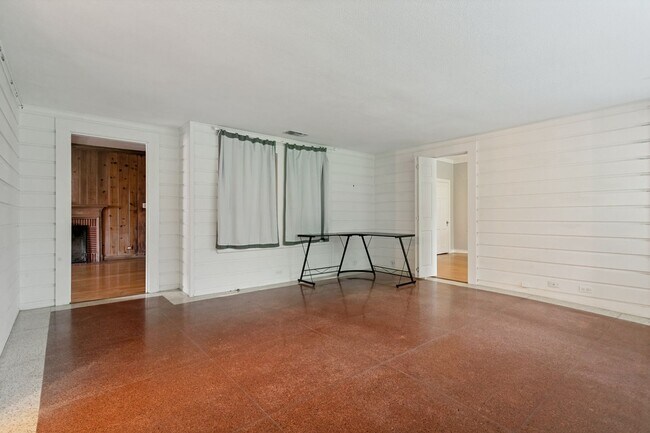 Building Photo - CHARMING ALAMO HEIGHTS COTTAGE