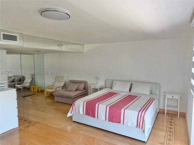 Building Photo - 15645 Collins Ave