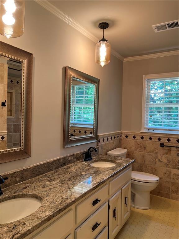 Building Photo - 370 Woodstone Dr