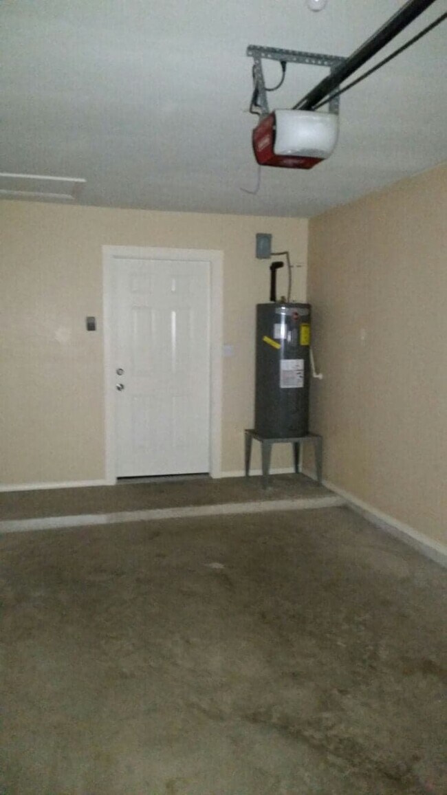 Building Photo - 909 E Jefferson St