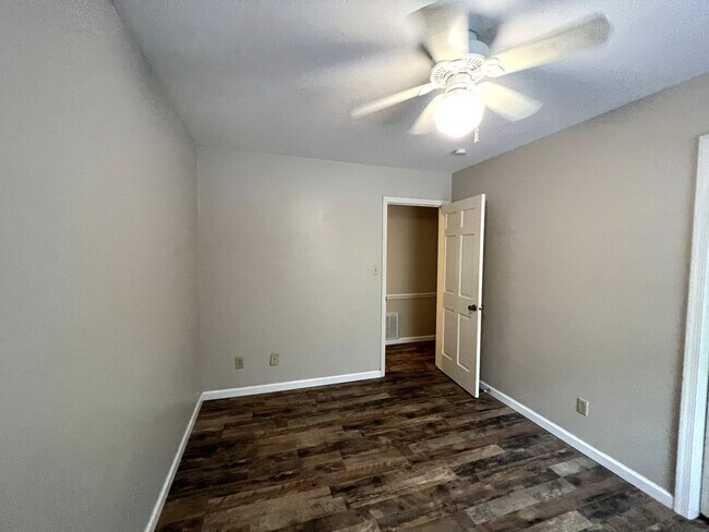 Building Photo - RENT SPECIAL! Just painted, modern gray! Charming end unit town home in Stones Throw. Walking dis...