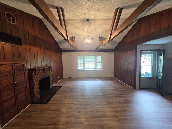 Building Photo - 3317 Emory Dr