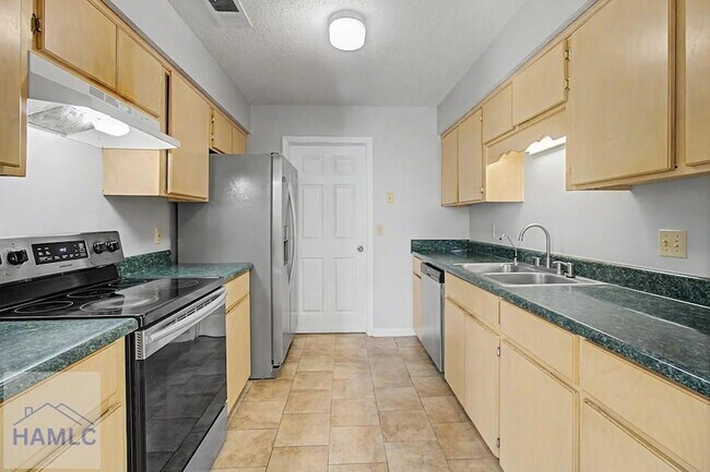 Building Photo - 1651 Latham Ct