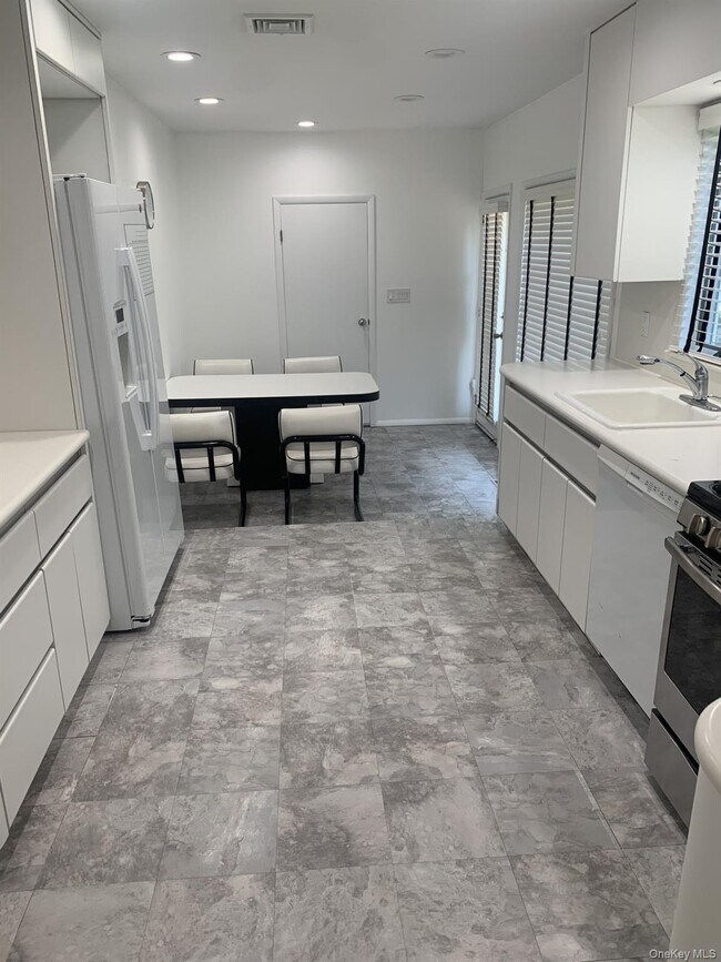 Building Photo - 220 Jackson Pl