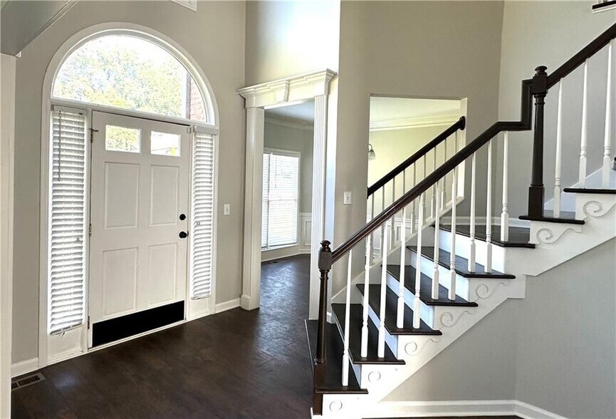 Building Photo - 2020 Bentwood Ct