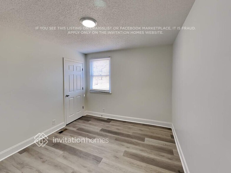 Building Photo - 7116 White Oak Dr SW