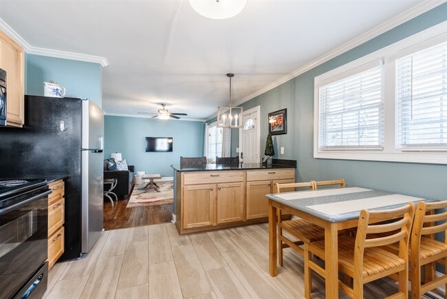 Building Photo - 9 Brookview Cir