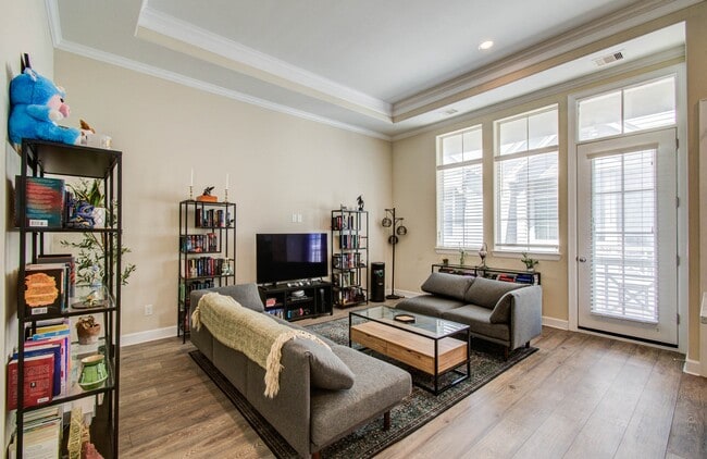 Building Photo - 2115 Naomi St