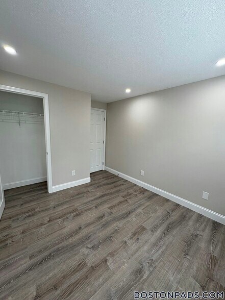 Building Photo - 25 Kenmar Dr