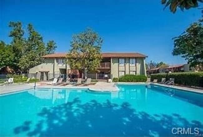 Building Photo - 1 Bed 1 bath Ground floor Condo by South C...