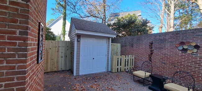 Building Photo - 400 Mallet Hill Rd