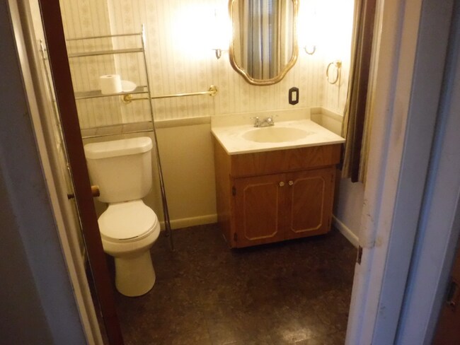 Building Photo - 1320 Trumbull Ave SE