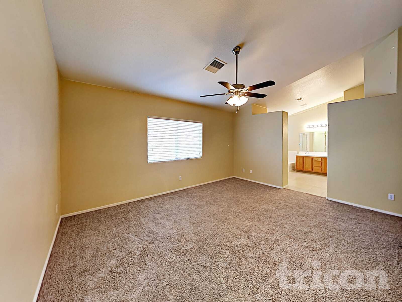 Building Photo - 610 Largo Azul Ave