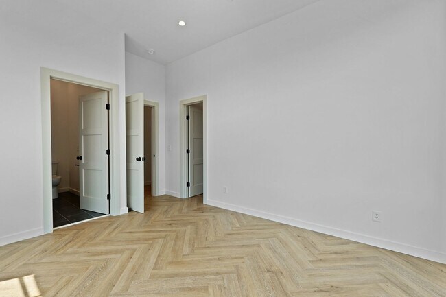 Building Photo - The 912 Building C