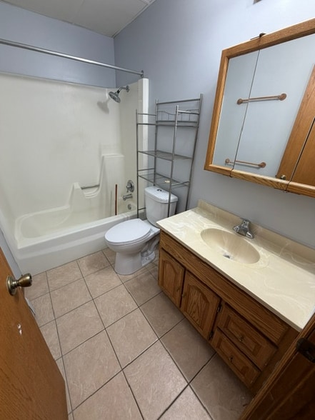 Building Photo - 205 Plum St