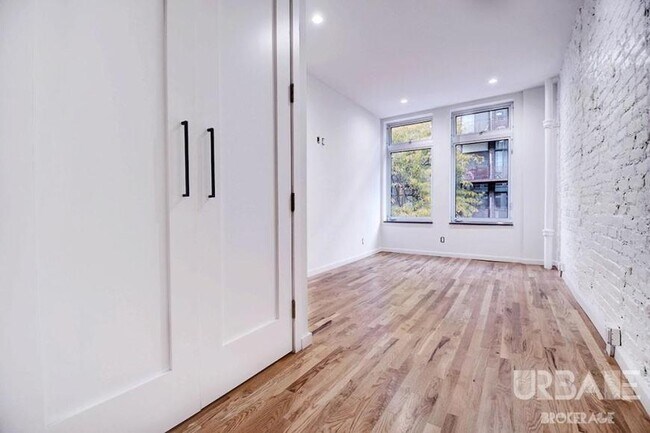 Building Photo - 4 bedroom in New York NY 10003