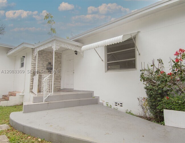 Building Photo - 6090 SW 27th St