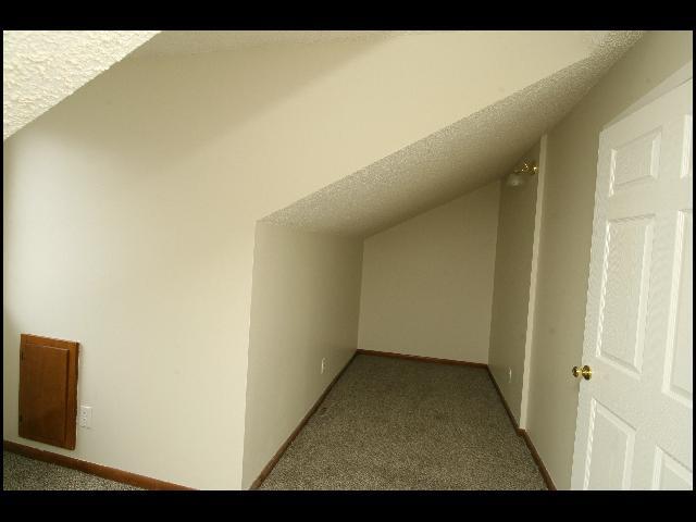 Building Photo - 208 S Linden St