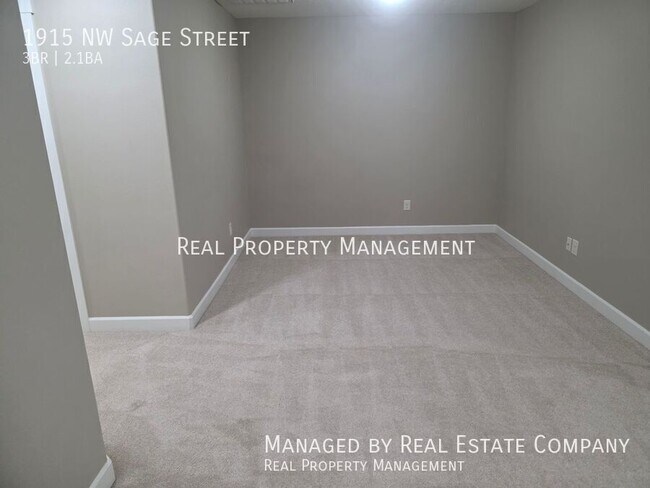 Building Photo - 1915 NW Sage St