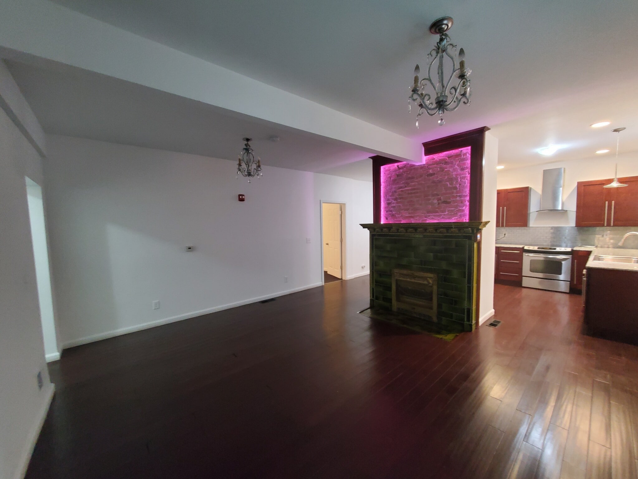 Building Photo - 325 S Goodman St