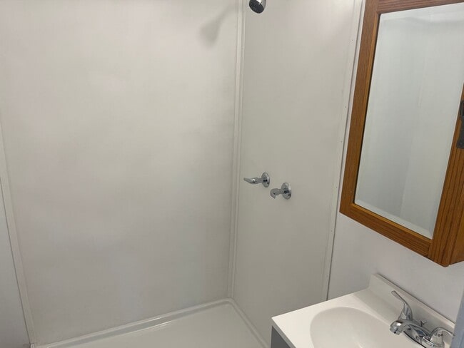 Building Photo - 2 Bedroom 2 bathroom in Alton
