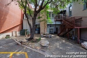 Building Photo - 142 W San Antonio St