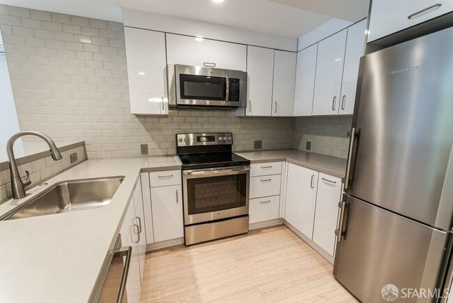 Primary Photo - 325 Clipper St