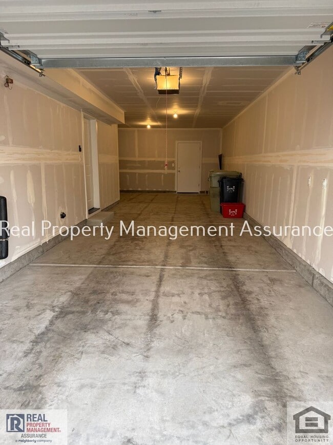 Building Photo - 3023 SW Sherman Pl