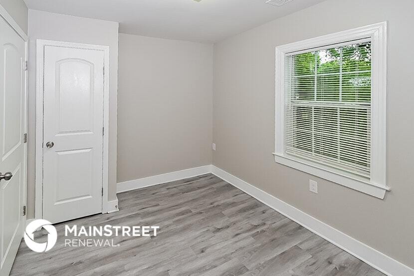 Building Photo - 563 Sandridge St