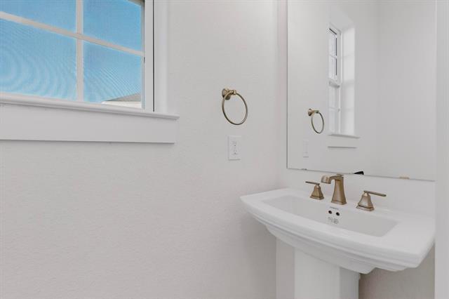 Building Photo - 7921 Renaissance Blvd