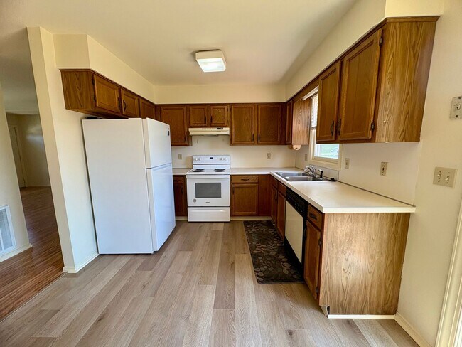 Building Photo - 3 Bedroom 1.5 Bathroom House Available in Dillsburg!