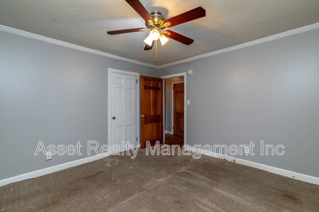 Building Photo - 102 Eastwood Dr
